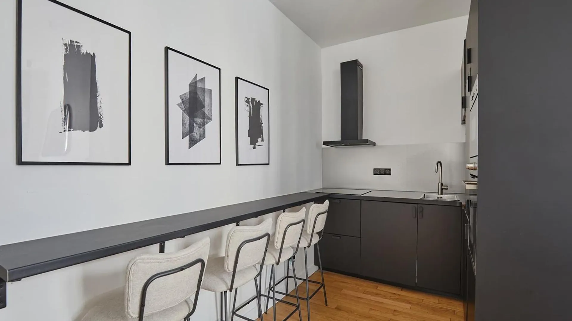 Magnificent New Apartment Beaubourg Le Marais Paryż 0*,  Francja